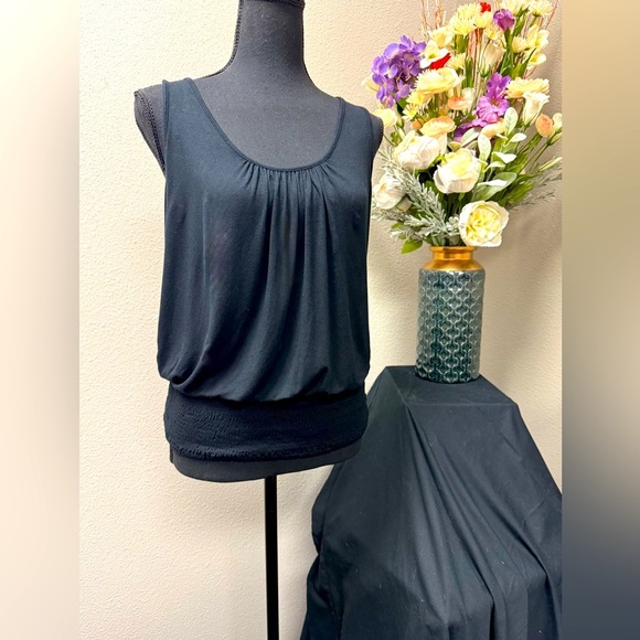 Spiegel Tops - Spiegel Chic Ruched Sleeveless Size Medium Top